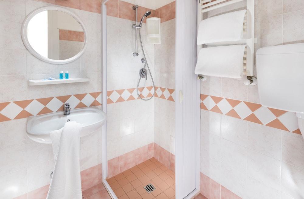 Hotel Carnaby ريميني المظهر الخارجي الصورة