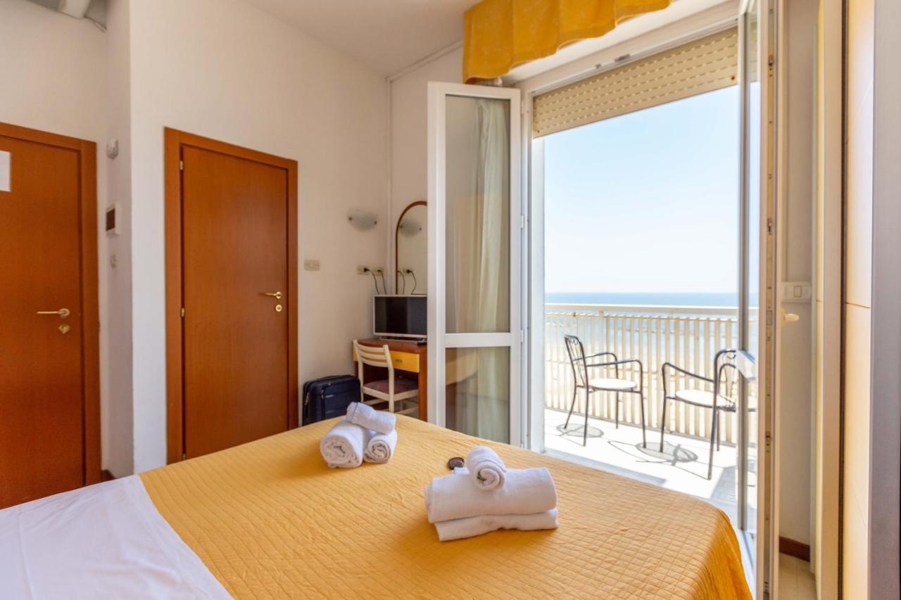 Hotel Carnaby ريميني المظهر الخارجي الصورة