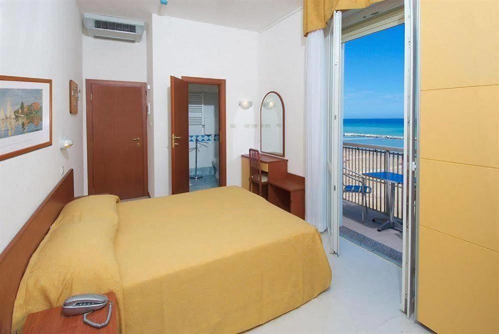 Hotel Carnaby ريميني المظهر الخارجي الصورة