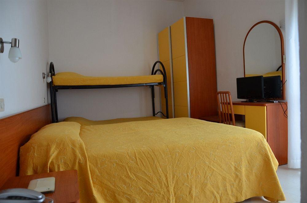 Hotel Carnaby ريميني المظهر الخارجي الصورة