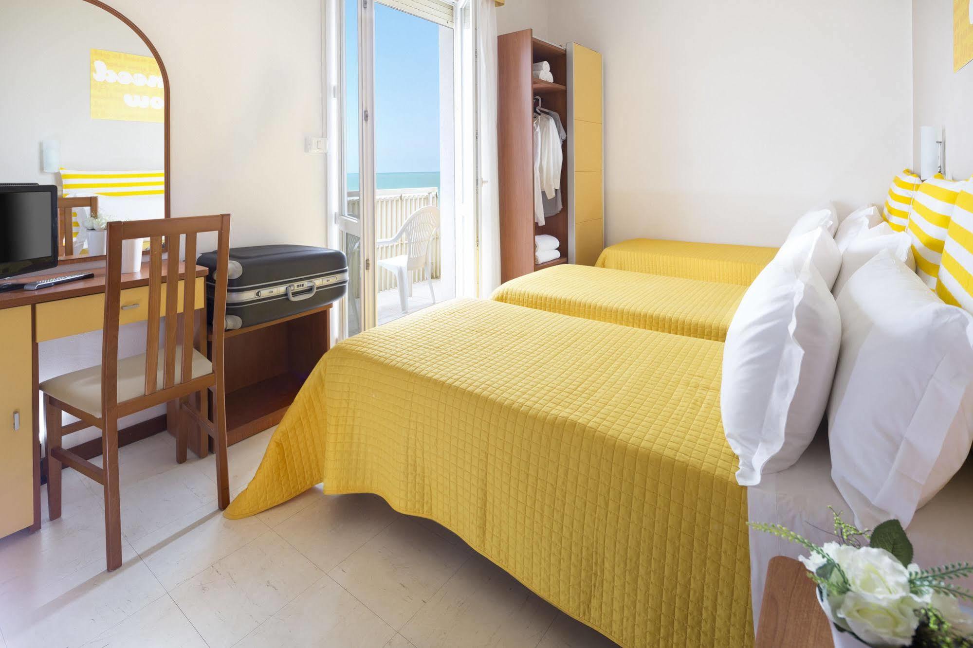 Hotel Carnaby ريميني المظهر الخارجي الصورة